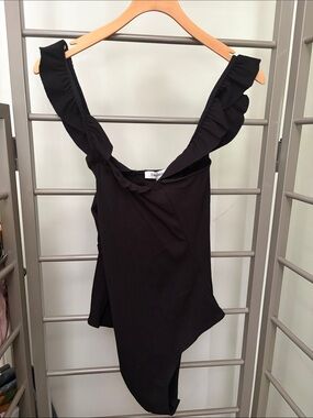 Ruffled shoulders black Women's Top
